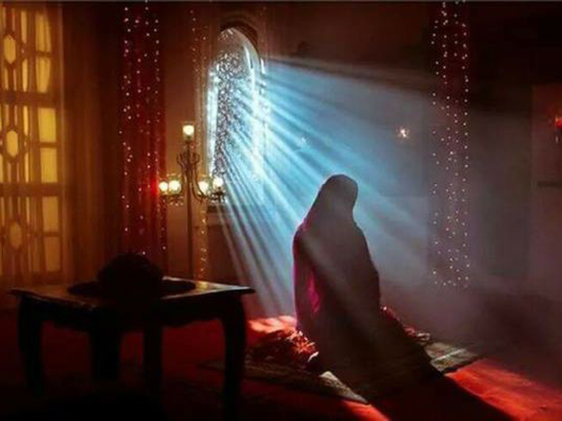 اضغط لمشاهدة الفيديو: مُسنة قاربت المائة تطلب تذكيرها بالصلاة رغم فقدانها الذاكرة!